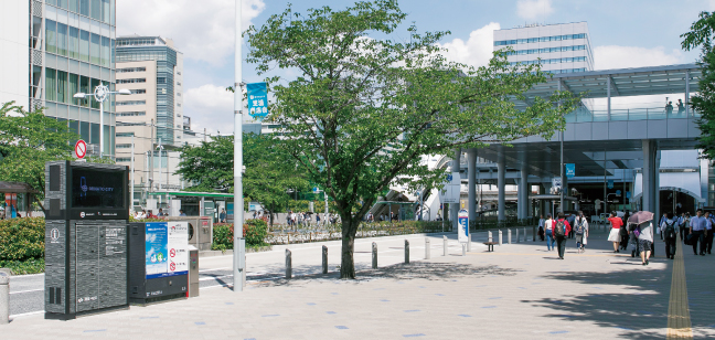 田町駅前ストリートサイネージ