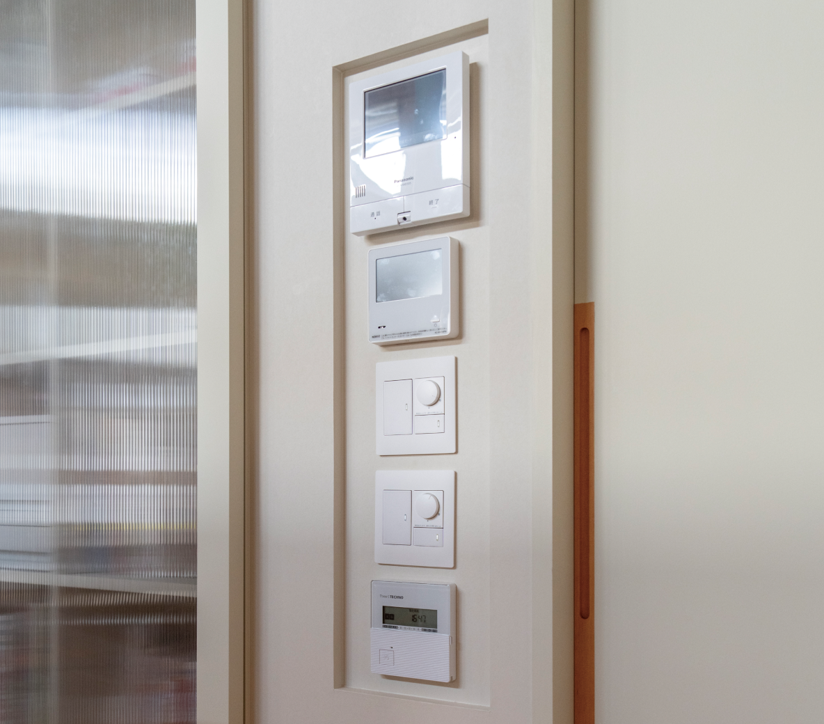 アーキデザインの商品が採用された住宅「drop」の各種スイッチ。