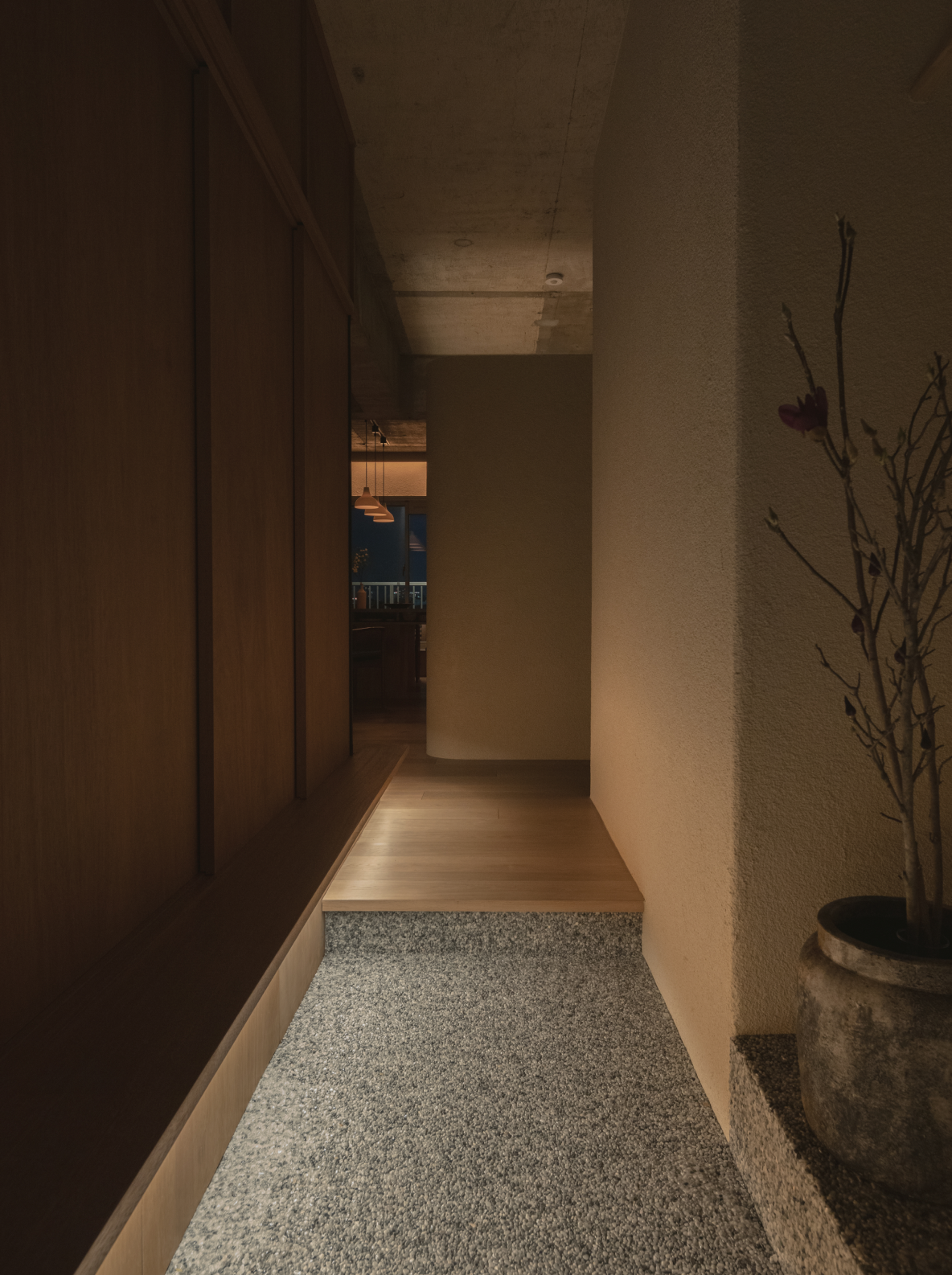 アーキデザインの商品が採用された東京・日本橋のモダンホテル「Hotel Rakuragu」の玄関。