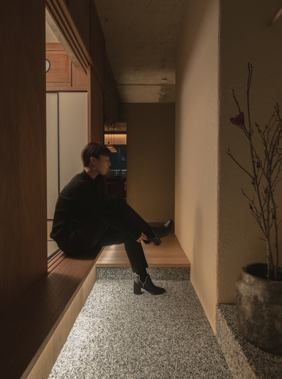 アーキデザインの商品が採用された東京・日本橋のモダンホテル「Hotel Rakuragu」の玄関。