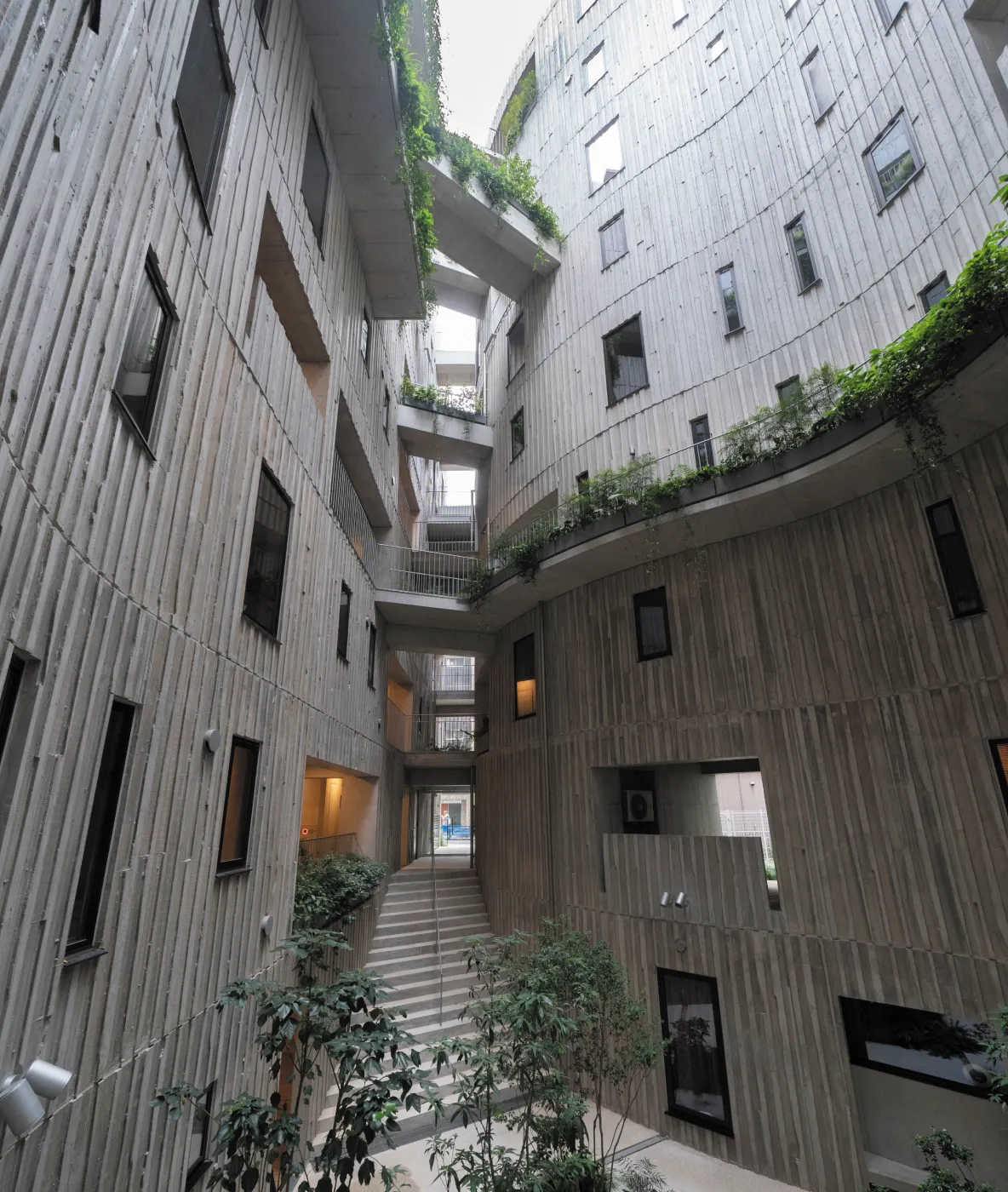 アーキデザインの商品が採用された「天神町place」のエントランス