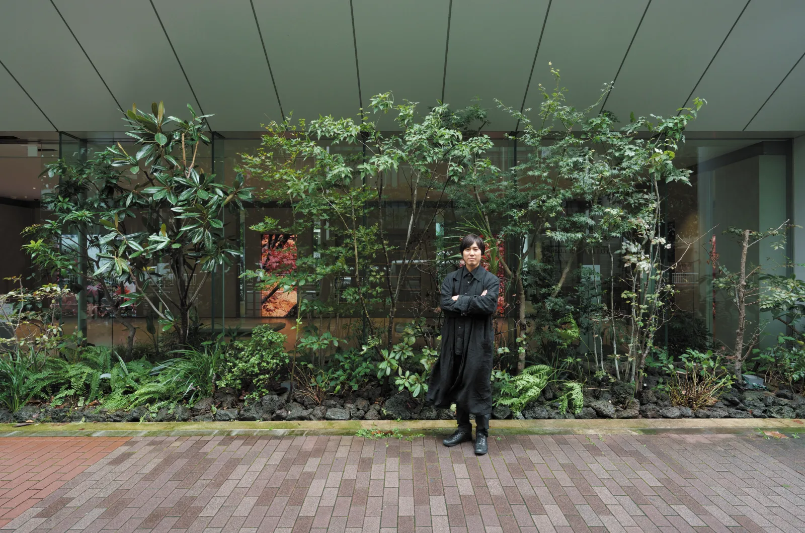 アーキデザインの商品が採用された「REVZO虎ノ門」のエントランス。設計は川島範久建築設計事務所の川島範久さん