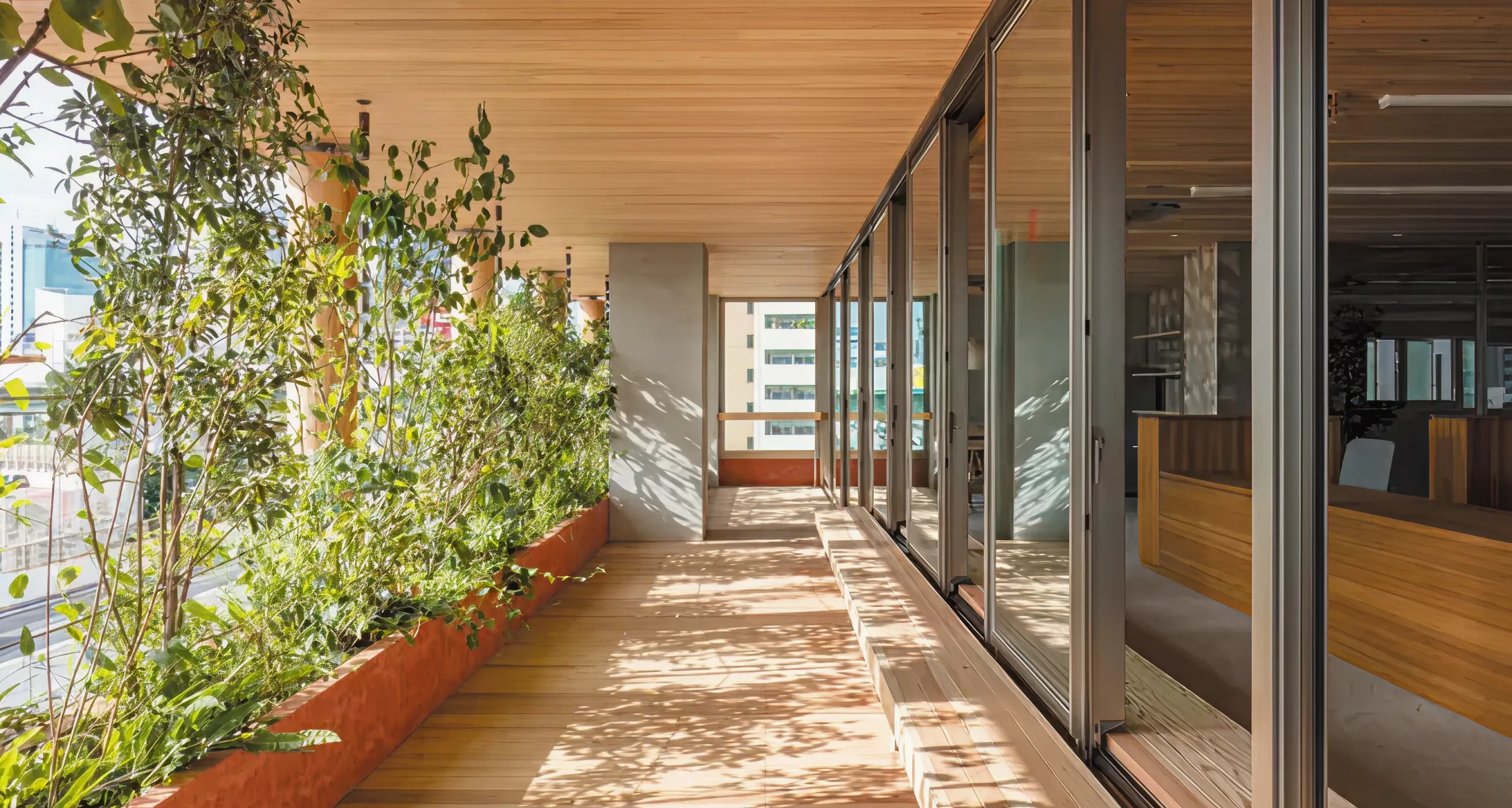 アーキデザインの商品が採用された「淺沼組名古屋支店PJ」のバルコニー