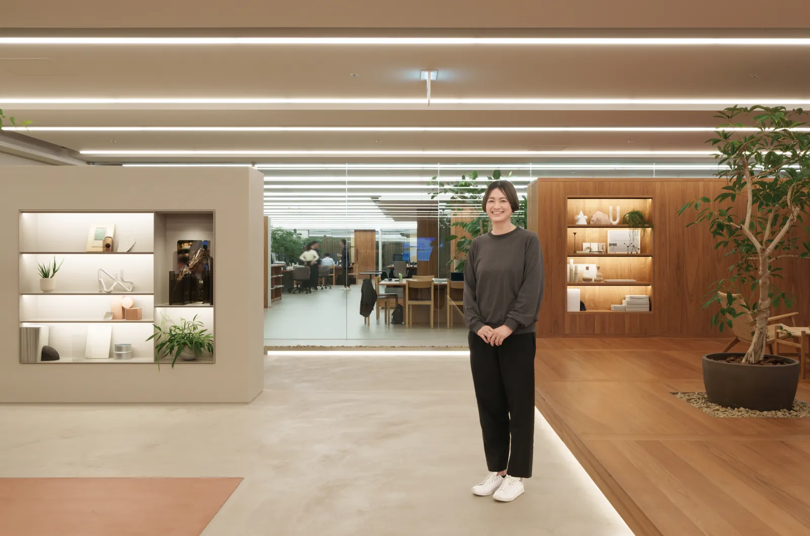 アーキデザインの商品が採用された「三井物産都市開発 本社オフィス」 のラウンジ。設計はFLOOATの吉田裕美佳さん