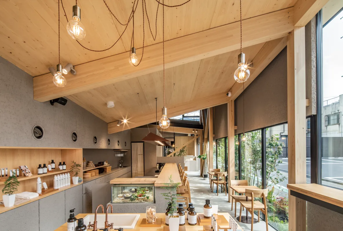 アーキデザインの商品が採用された「meet tree NAKATSUGAWA」（2025年1月現在休業中）の内観