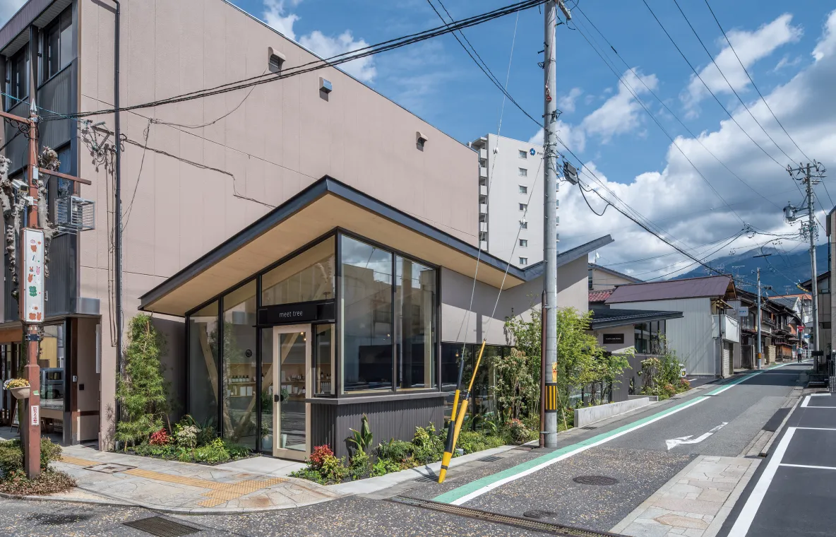 アーキデザインの商品が採用された「meet tree NAKATSUGAWA」（2025年1月現在休業中）の外観