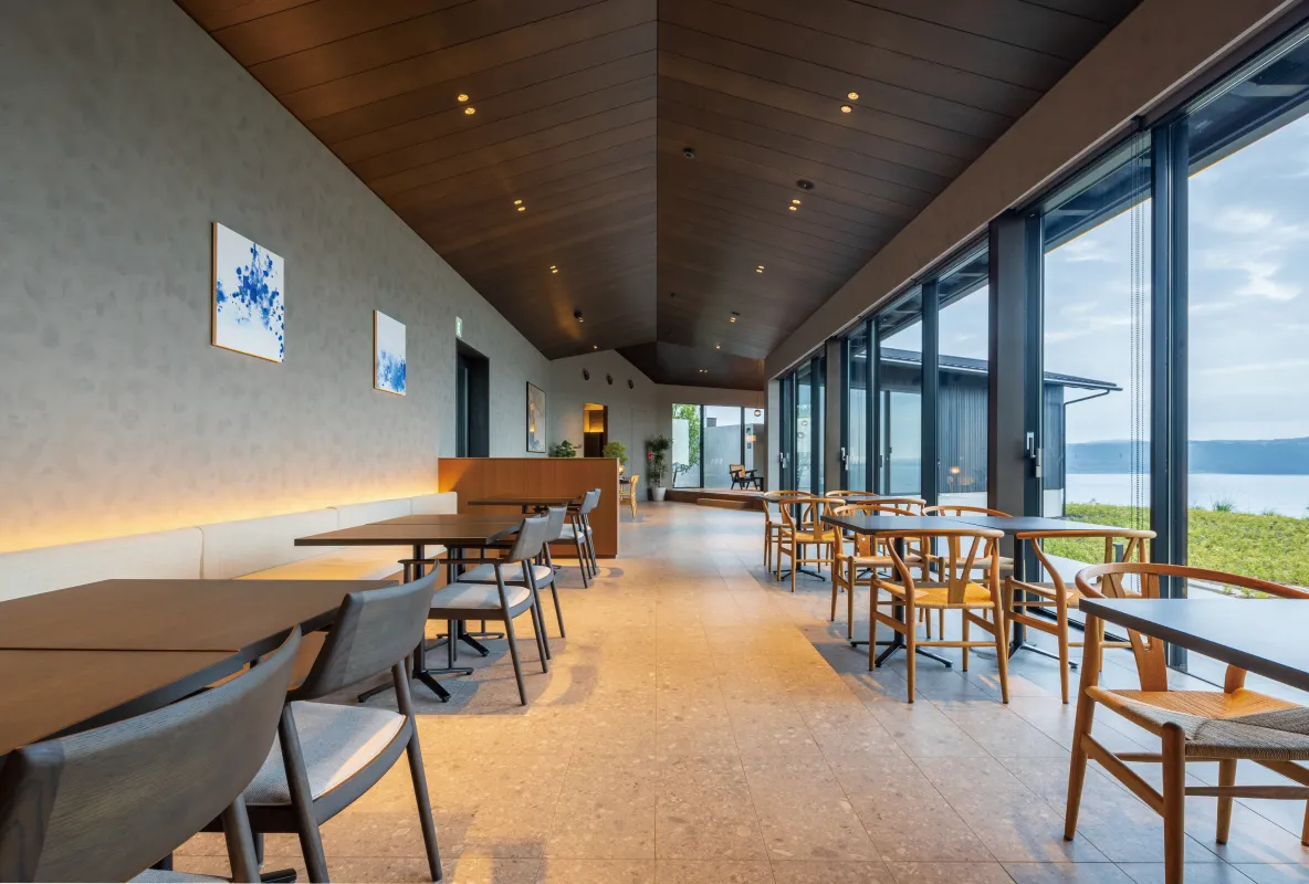 アーキデザインの商品が採用された「Kikka Hirado」の共用棟ダイニング・ラウンジ