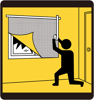 割れた窓をふさぐ