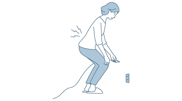 コンセントの抜き挿しで屈むのがつらい！