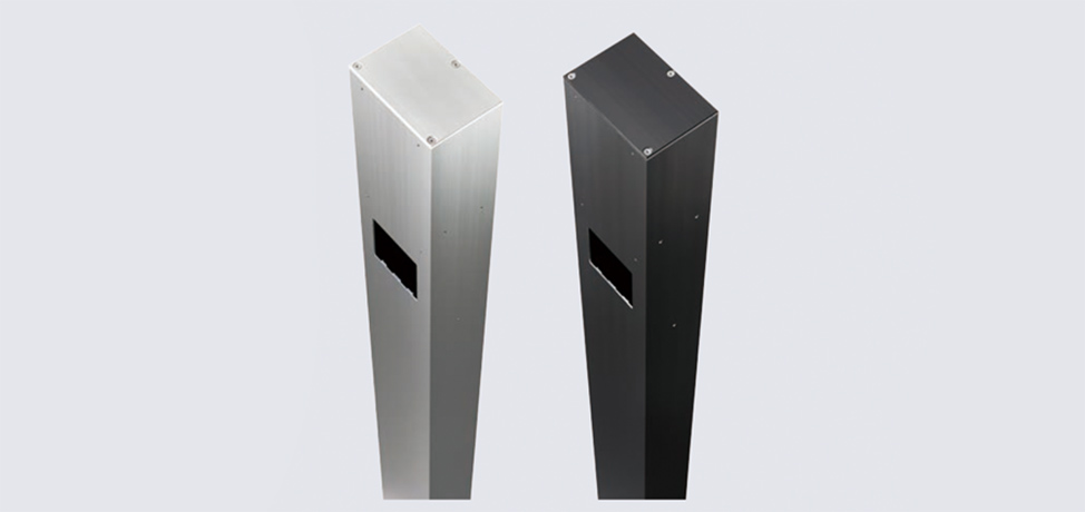 シルバーとブラックの2色をラインアップ