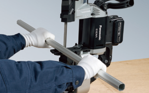 固定台（別売）を使ったプレカットが可能