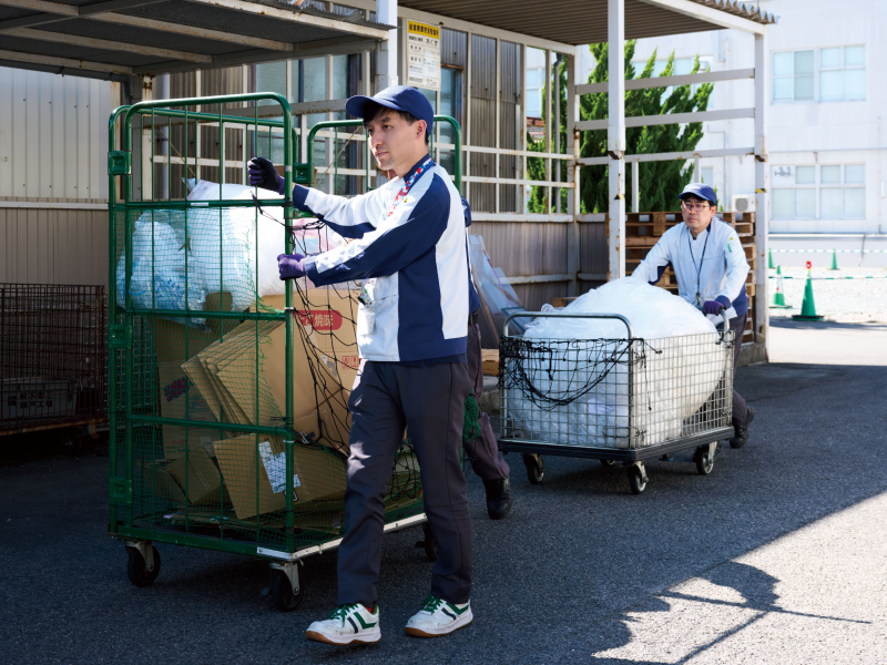 リサイクルトレインによる廃棄物回収の写真