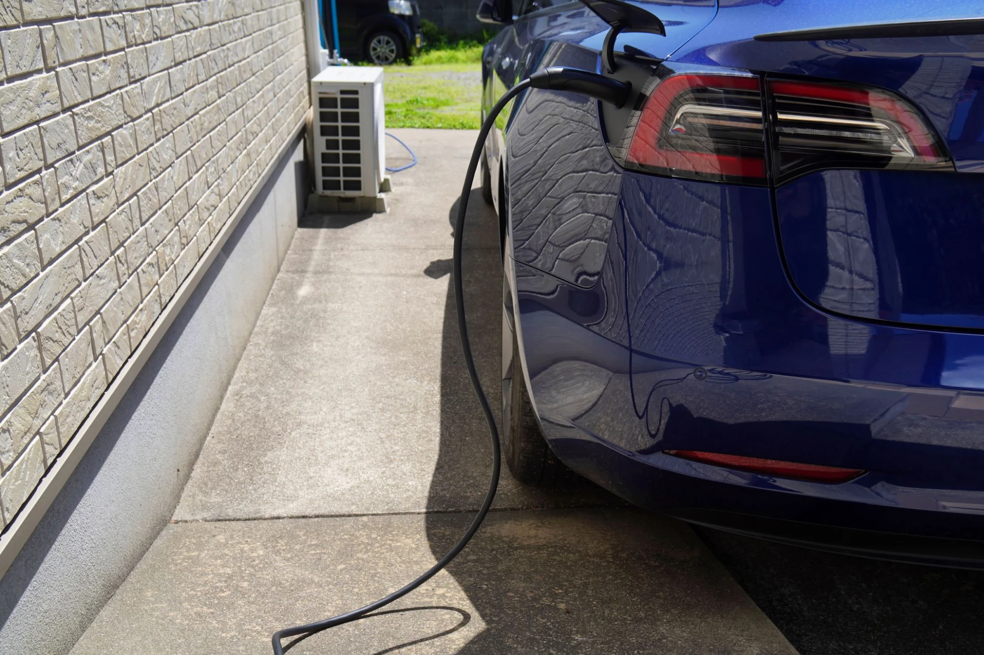 電気自動車（EV）のおうち充電方法の基本｜「家のコンセント」で充電できる？