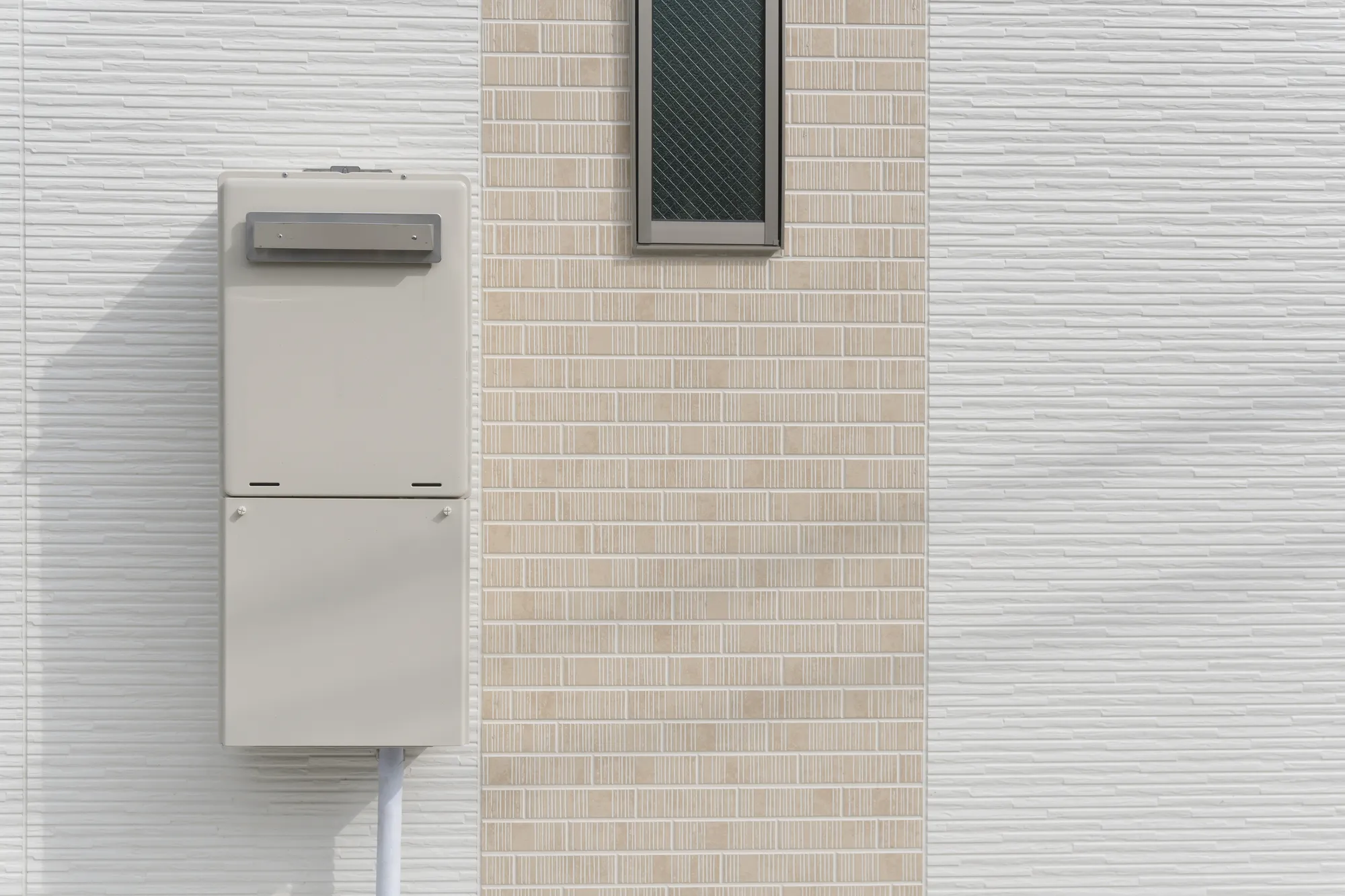 電気自動車（EV）保有者の「おうち充電」と「外充電」の回数比率