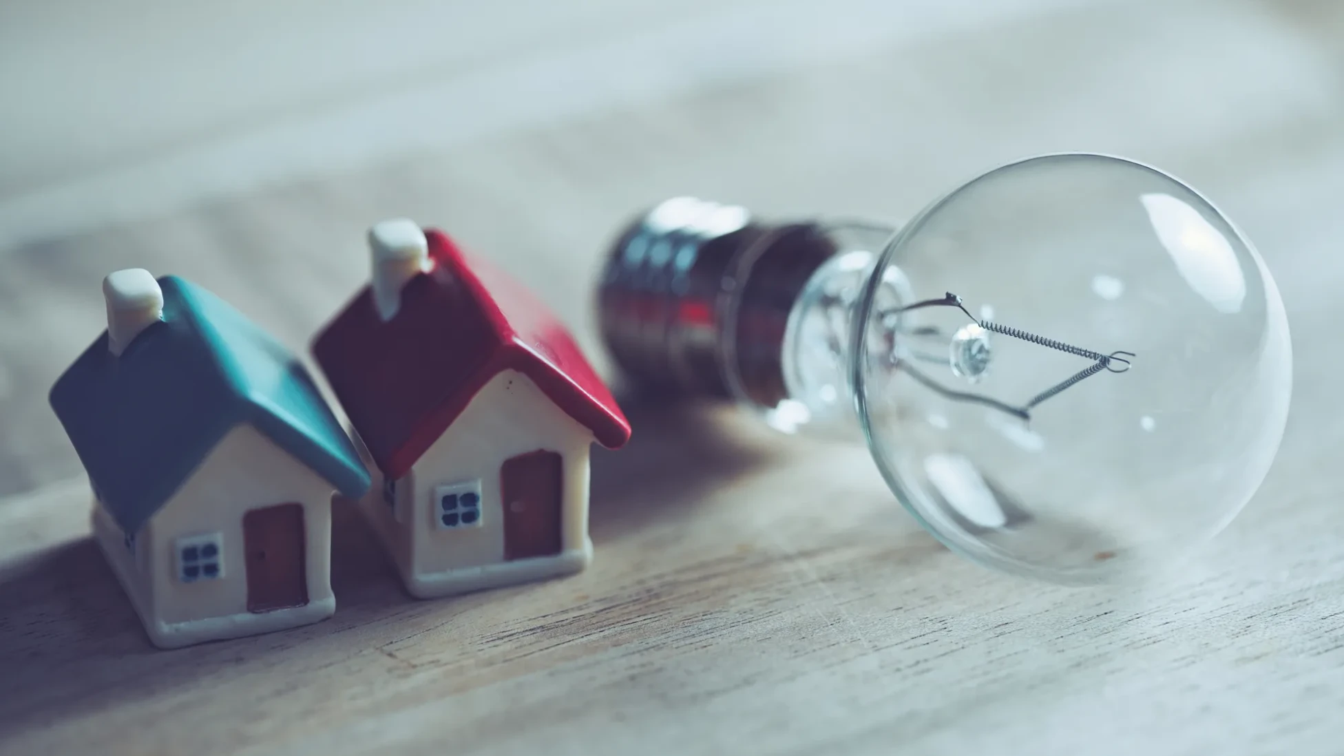 引っ越し時の電気解約はいつ？手続きの流れと注意点を解説