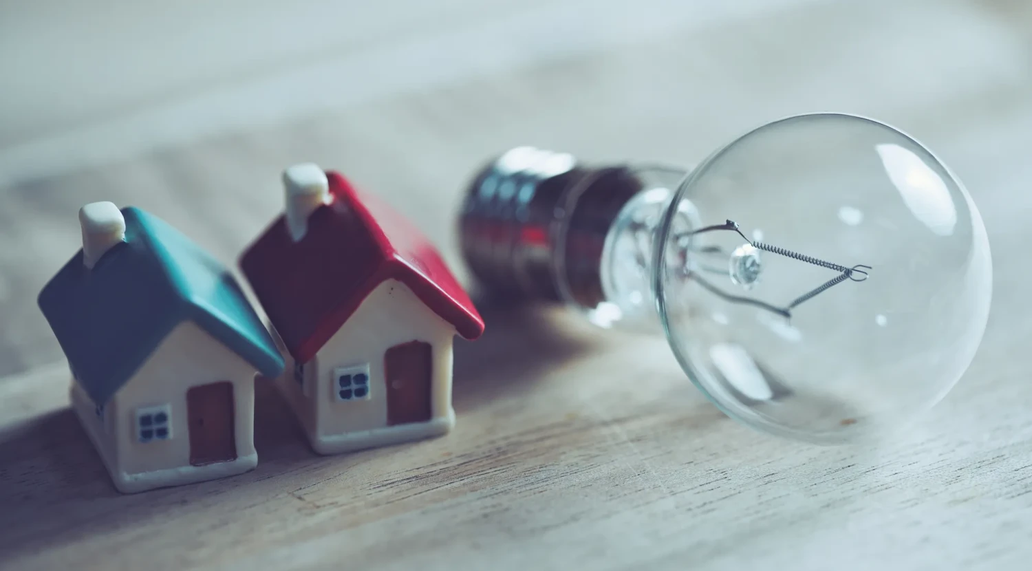 引っ越し時の電気解約はいつ？手続きの流れと注意点を解説