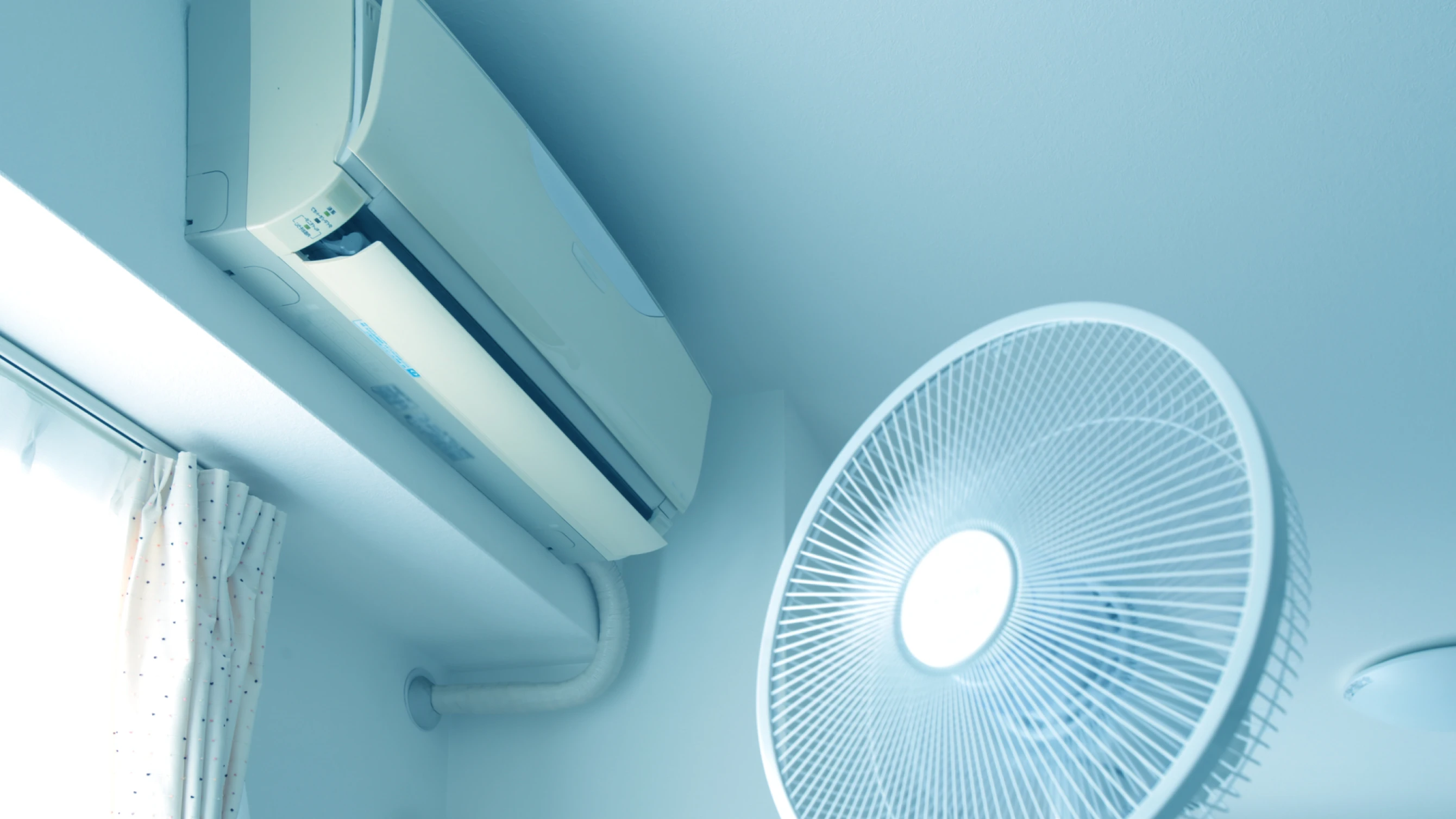 扇風機の電気代はいくら？エアコンとの比較・併用で賢く節約する方法を解説