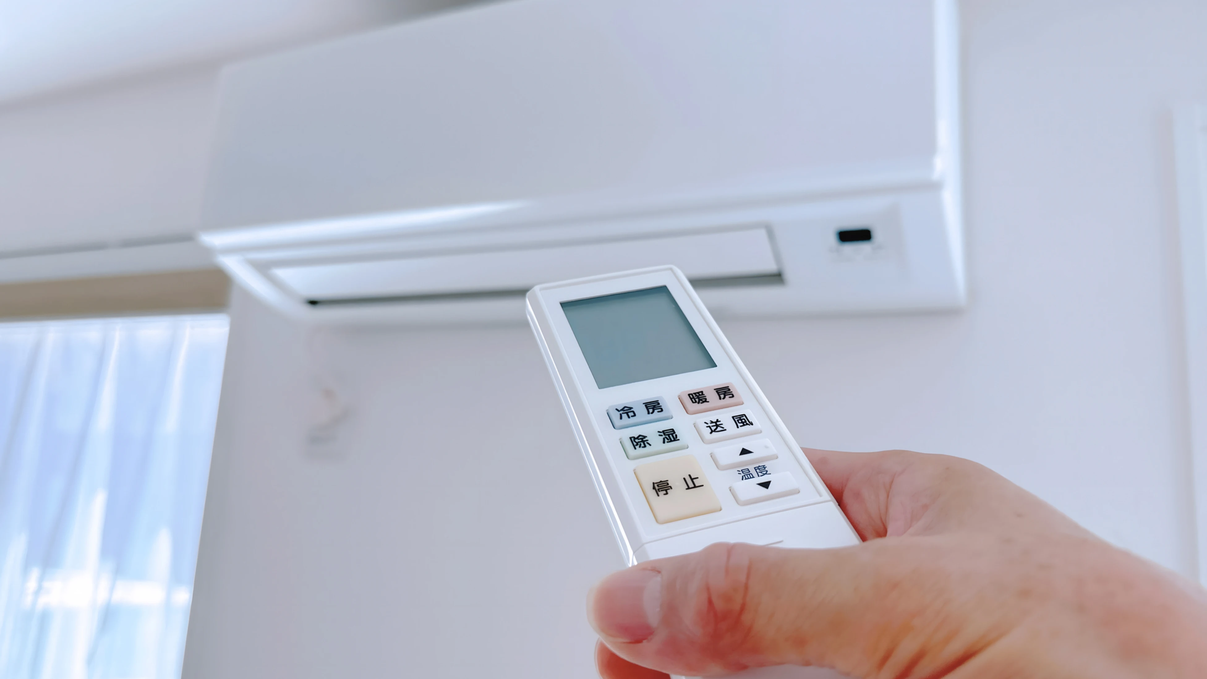 エアコンつけっぱなしの電気代は？こまめに消すとの使い分け方