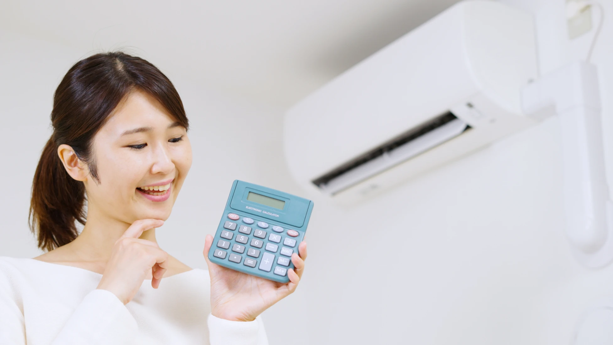 夏の電気代の平均はいくら？世帯別・地域別に確認