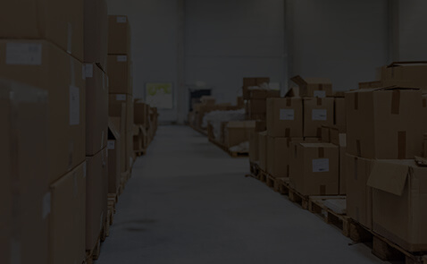 ひと明るさセンサの工場・倉庫活用のイメージ図。人の在・不在を検知