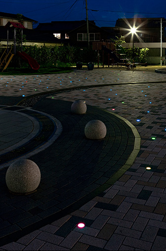 阿南駅前児童公園 | ライトアップ演出用照明器具（LEDカラー演出照明）｜納入事例 |