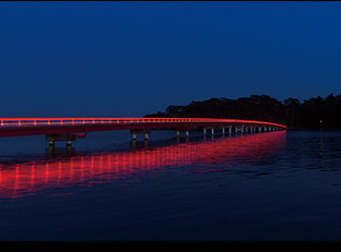 松島町福浦橋 | ライトアップ演出用照明器具（LEDカラー演出照明）｜納入事例 |