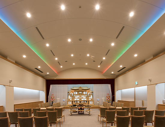 JA 松阪メモリアルホール 笹川リーフル | ライトアップ演出用照明器具（LEDカラー演出照明）｜納入事例 | 