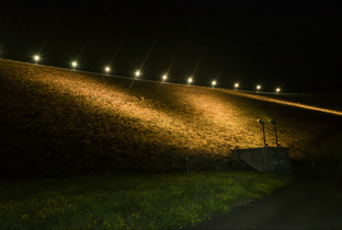 摺上川ダム | ライトアップ演出用照明器具（LEDカラー演出照明）｜納入事例 | 