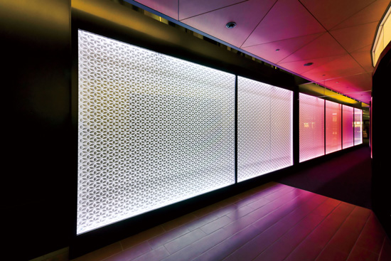 東京スカイツリー5階 出口フロアリニューアル トランジショントンネル | ライトアップ演出用照明器具（LEDカラー演出照明）｜納入事例 | 