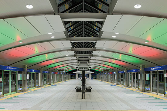 ゆりかもめ新橋駅（特別演出時） | ダイナミック演出（LEDカラー演出照明）｜納入事例 | 