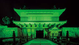 鶴丸城御楼門 | ライトアップ演出（LEDカラー演出照明）｜納入事例 | 