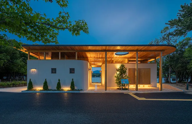 昆陽池公園 多目的広場トイレ