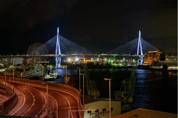 斜張橋の構造美を活かしたライトアップ演出の導入事例