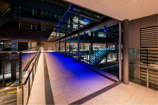 ペディストリアンデッキ 通年：深夜の画像