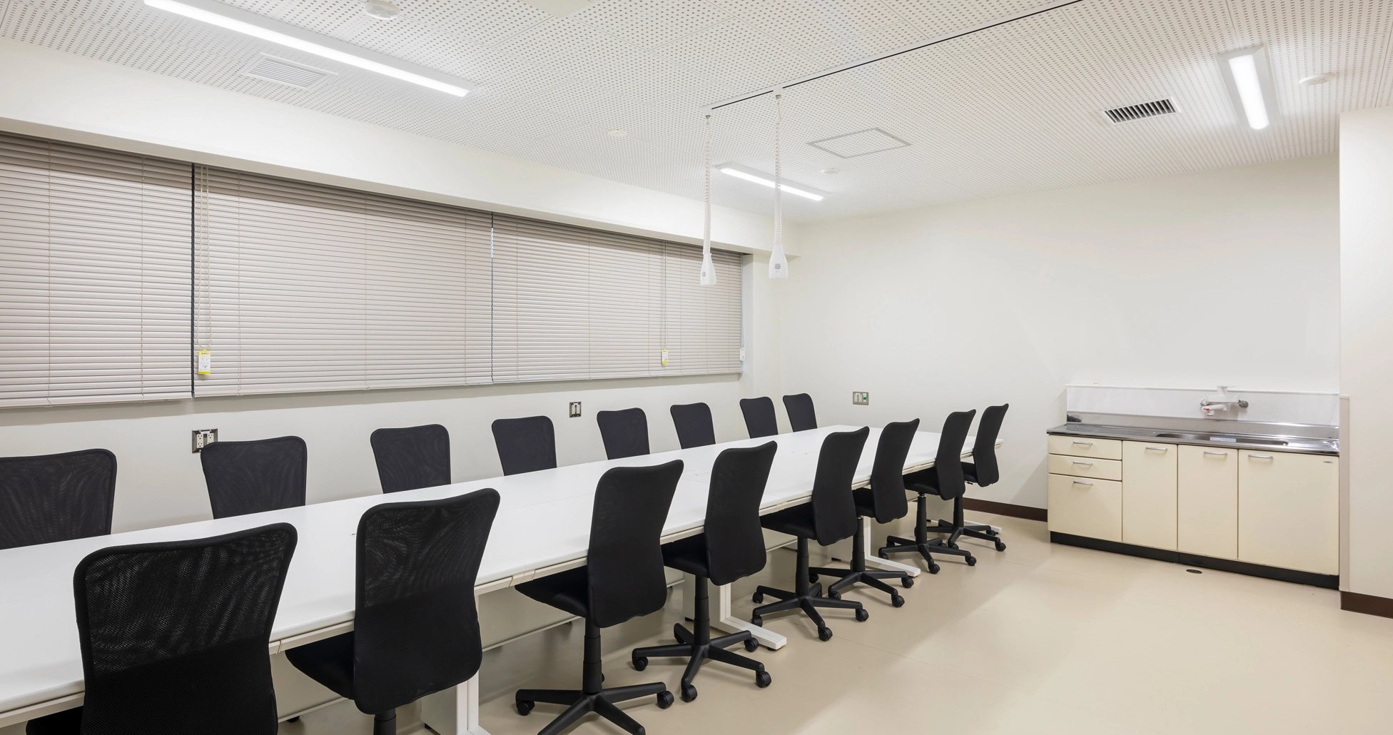 省エネ型LED照明を導入した宮崎大学の学生居室。