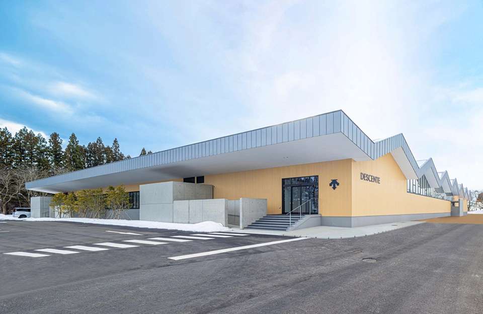 岩手県 奥州市 デサントアパレル株式会社の工場外観