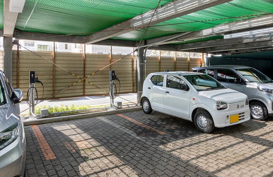 複数台のEV充電に対応した営業車用駐車場の充電設備