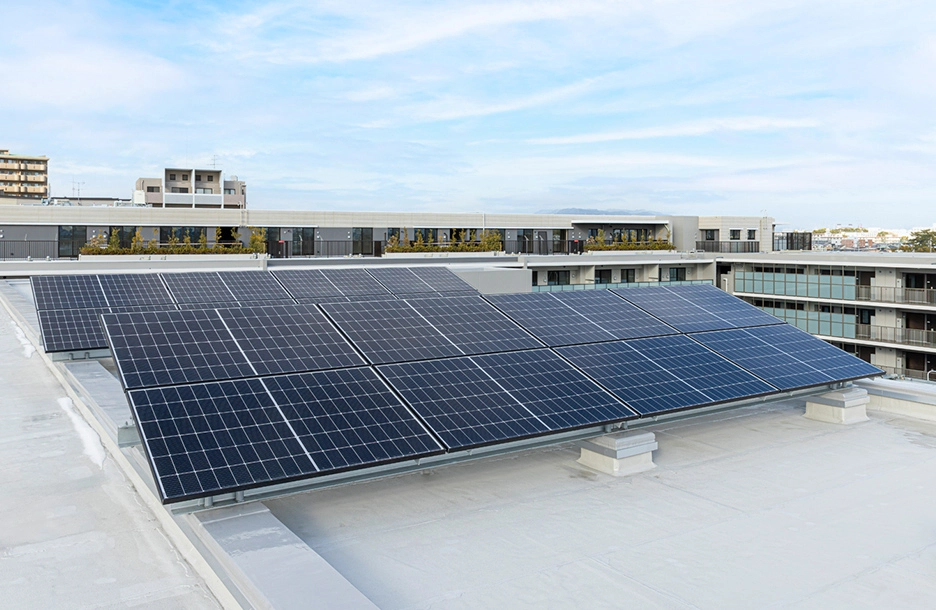 NTT都市開発「ウエリス西宮甲東園」屋上に設置された太陽光発電パネル