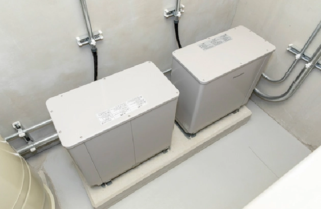 施設内に設置された産業用リチウムイオン蓄電池ユニット
