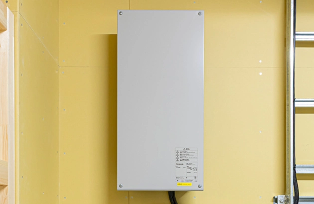 避難タワー内に設置された産業用蓄電池用コンバータ