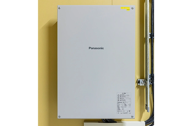 避難タワー内に設置された産業用パワーステーション