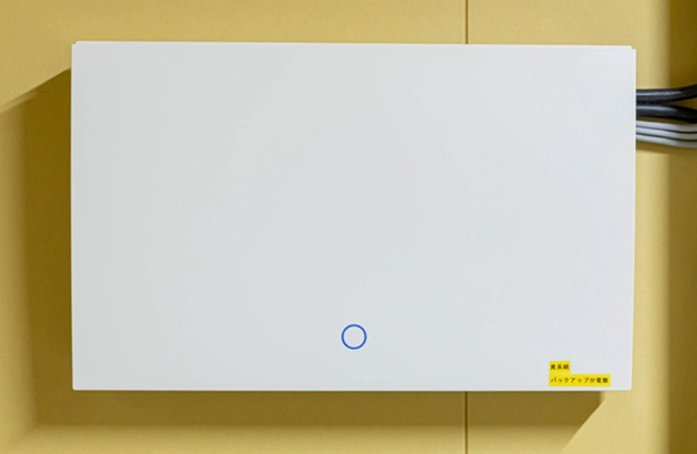 避難タワー内に設置されたバックアップ用分電盤