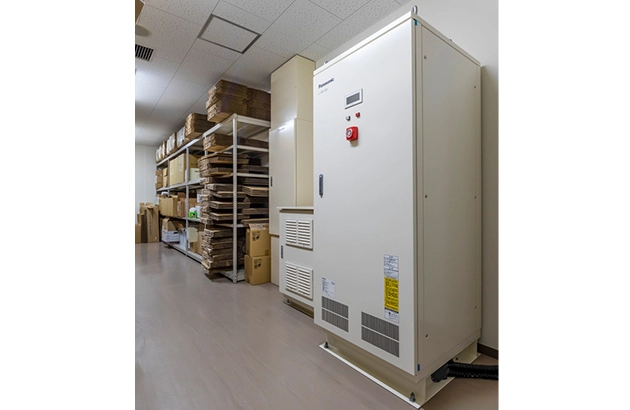 施設内に設置された産業用蓄電池