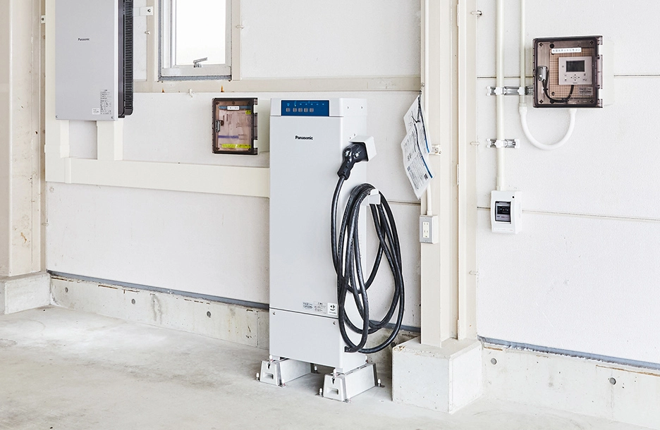 駐車場に設置されたパワーステーション、V2Xスタンド、ネットリモコン