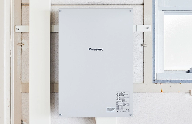 駐車場に設置された産業用パワーステーション