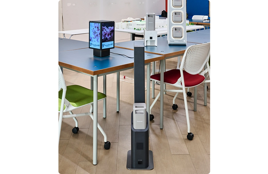 イノベーションスタジオ内に設置されたe-block、e-blockスタンド、e-blockステーション