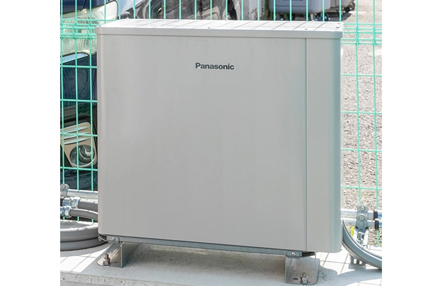 屋外に設置された産業用リチウムイオン蓄電池ユニット