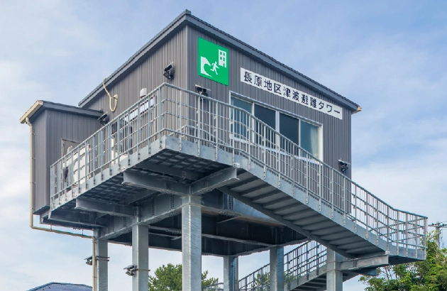長原地区津波避難タワーの外観