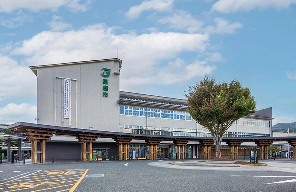 岡山県 真庭市 真庭市役所本庁舎の外観