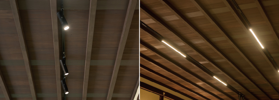 高演色性スポットライト（左）とベースライト（右）の配線ダクトは、重要文化財の負担を避け、天井板を新たに置いて設置